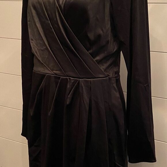 Elegant Black Wrap Dress - Picture 3 of 11